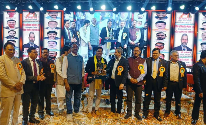 बड़े स्तर पर बिलासपुर मंडल द्वारा एलआईसी एजेंट रूकेश पटेल को एमडीआरटी एजेंट के रूप में सम्मानित