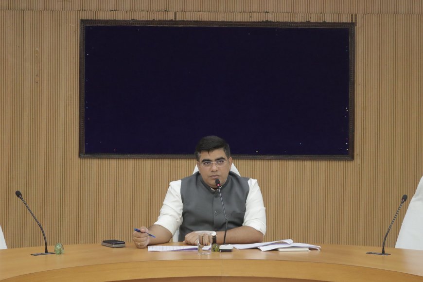 पीएम सूर्यघर मुफ्त बिजली योजना के प्रभावी संचालन हेतु कलेक्टर कुणाल दुदावत ने ली समीक्षा बैठक