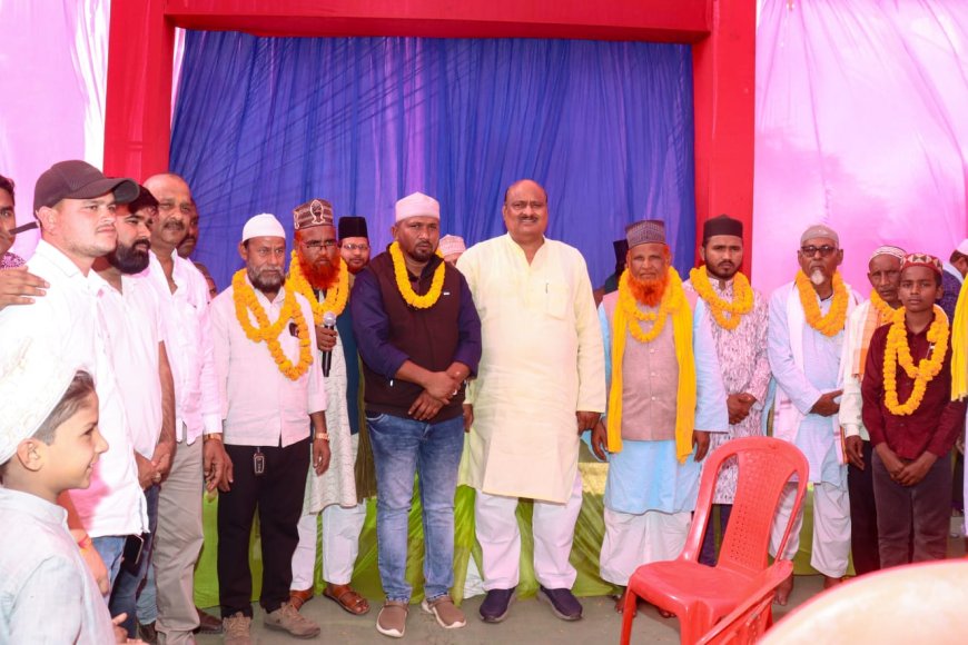 उमरा यात्रा पर रवाना हुए सांसद प्रतिनिधि रहमान खान व परिवार, पूर्व मंत्री जयसिंह अग्रवाल ने दी शुभकामनाएं
