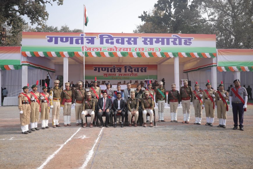 फुटबॉल ग्राउंड सीएसईबी में गणतंत्र दिवस समारोह का हुआ फुल ड्रेस फ़ाइनल रिहर्सल...कलेक्टर एवं एससपी की उपस्थिति में मिनट -टु -मिनट कार्यक्रम का किया गया अभ्यास