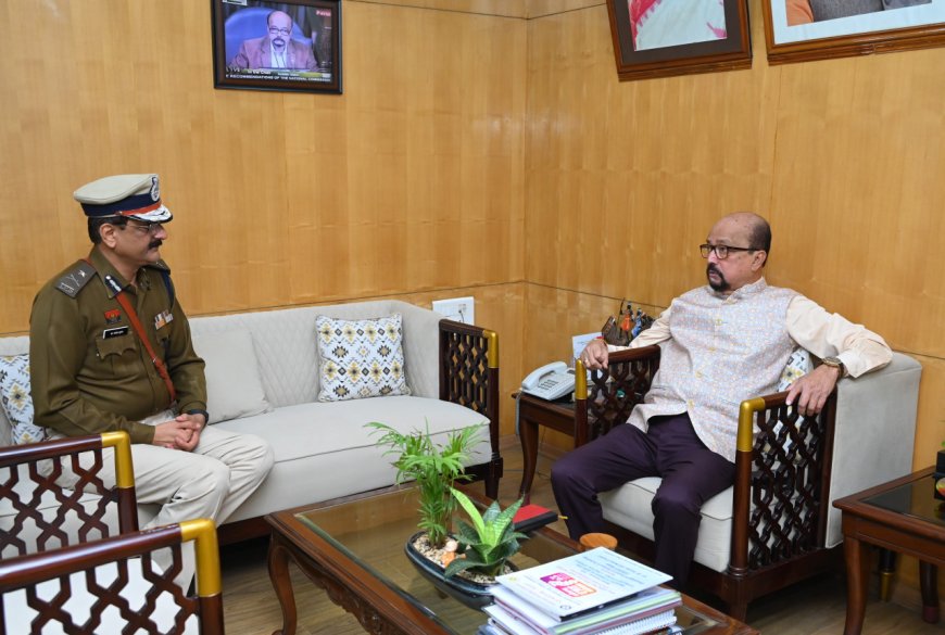 रायपुर : राज्यपाल डेका से नवनियुक्त पुलिस कमिश्नर शुक्ला ने की सौजन्य भेंट
