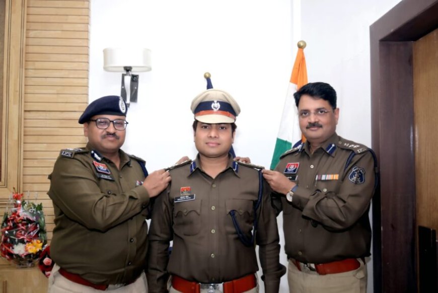 खाकी के रंग स्कूल के संग जैसे अभियानों से चर्चित IPS भोजराम पटेल SSP पदोन्नति,IG ने लगाए बैच