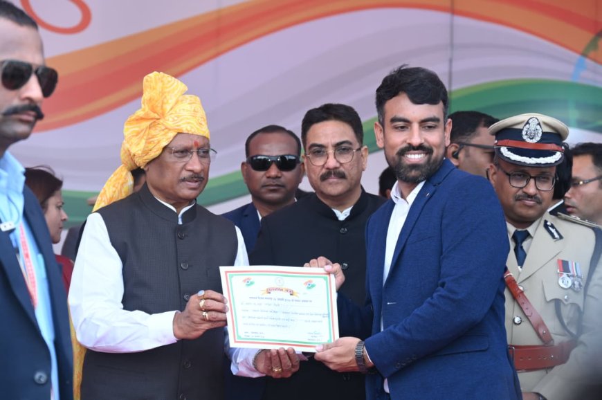 समाचार मुख्यमंत्री श्री विष्णुदेव साय ने उत्कृष्ट कार्य करने वाले 13 अधिकारी-कर्मचारियों का किया सम्मान