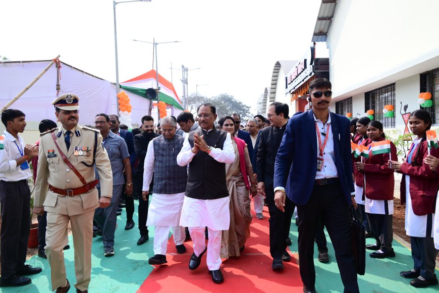 मुख्यमंत्री ने प्रयास आवासीय विद्यालय के बच्चों से किया संवाद...अरपा के किनारे विद्यालय के अतिरिक्त भवन का किया शुभारंभ...मुख्यमंत्री ने बच्चों के साथ अपने संघर्ष की कहानी साझा कर दी प्रेरणा