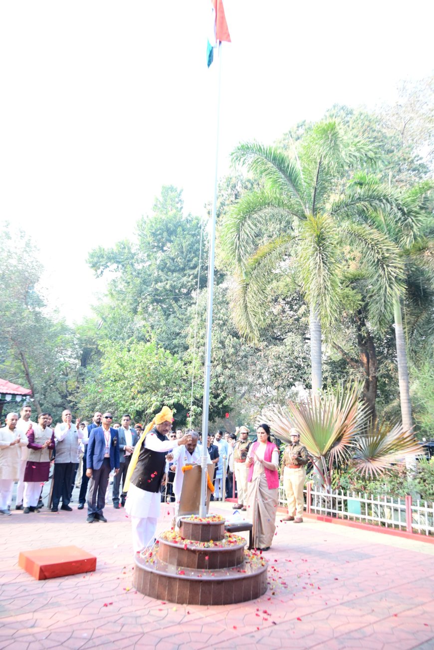 छत्तीसगढ़ भवन में मुख्यमंत्री विष्णु देव साय ने फहराया गया तिरंगा