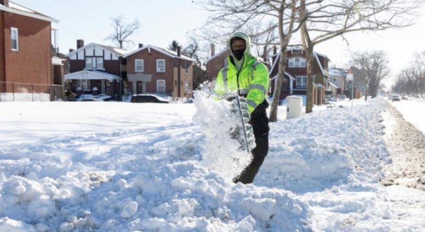 अमेरिका में हिमपात: भीषण ठंड के प्रकोप से कम से कम 30 लोगों की मौत हो गई है।