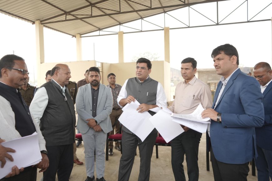कलेक्टर ने किया पाली महोत्सव आयोजन स्थल का निरीक्षण...अधिकारियों को दिए आवश्यक निर्देश...मंच निर्माण, बैरिकेडिंग, दर्शक दीर्घा, पार्किंग व्यवस्था आदि को लेकर दिए दिशा-निर्देश