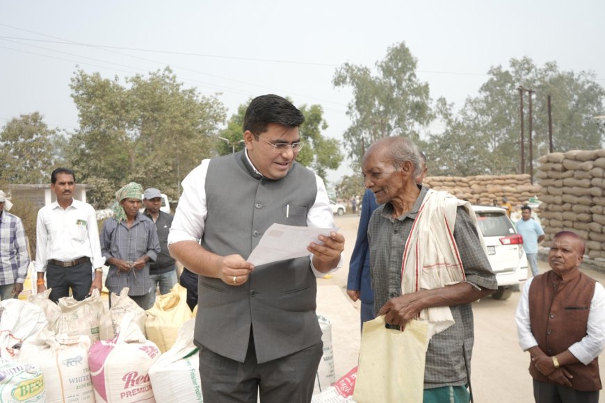 का हाल हे कका....... कोई तकलीफ़ तो नहीं?” : कलेक्टर ने किसानों से संवाद कर किया धान खरीदी केंद्र का निरीक्षण...किसानों से चर्चा कर खरीदी व्यवस्था की ली जानकारी