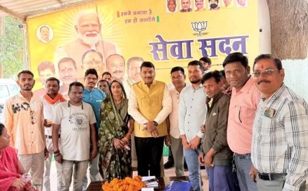 भाजपा अनुसूचित जाति मोर्चा के मंडल महामंत्री गोपीचंद सूर्यवंशी ने बेलतरा विधायक सुशांत शुक्ला से लिया आशीर्वाद