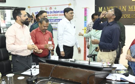 जिले में राष्ट्रीय फाइलेरिया उन्मूलन अभियान की शुरूआत,अधिकारियों ने सामूहिक रूप से दवा का सेवन कर लोगों को किया जागरूक