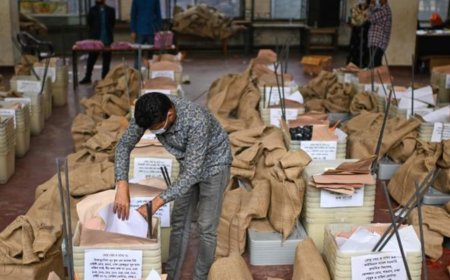 बांग्लादेश चुनाव: 50% से अधिक मतदान केंद्रों को 'जोखिम भरा' माना गया, अधिकांश केंद्रों पर सीसीटीवी कैमरे लगाए गए
