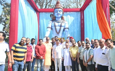 18 फीट ऊंचे शिव प्रतिमा का उद्योग मंत्री श्री लखन लाल देवांगन ने पूजन अर्चना कर किया अनावरण, विभिन्न धार्मिक अनुष्ठानों में हुए सम्मिलित