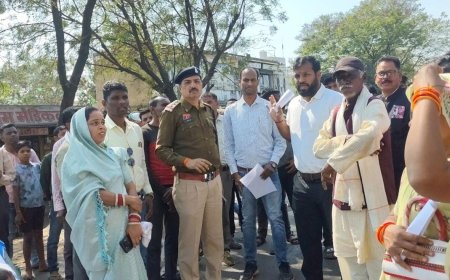 जेवरा स्कूल से अतिक्रमण हटाने और खराब सड़क की दुर्दशा को लेकर आदिवासी समाज के लोगों ने सीपत बलौदा मार्ग पर 1घंटे किया चक्का जाम...गाड़ियों की लगी लंबी कतारे...पीडब्ल्यूडी विभाग के अधिकारी ने माह भर में सड़क निर्माण शुरू होने का दिया आश्वासन