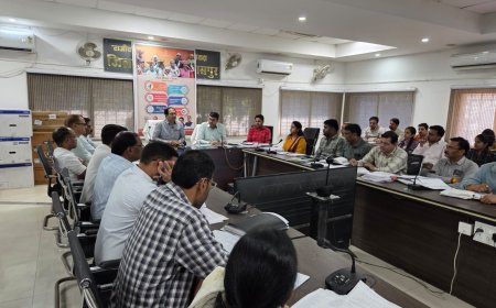 कलेक्टर ने की प्रधानमंत्री आवास योजना की गहन समीक्षा