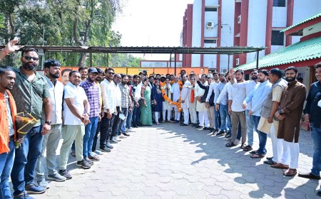 *केंद्रीय राज्य मंत्री तोखन साहू ने मुंगेली नाका स्थित संसदीय कार्यालय में किया जनदर्शन; मुख्य न्यायाधीश की माताजी को दी श्रद्धांजलि