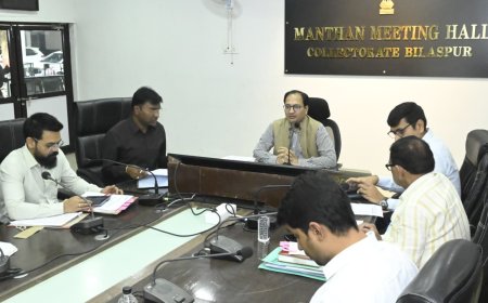 कलेक्टर संजय अग्रवाल की अध्यक्षता में टीएल बैठक सम्पन्न...गर्मी पूर्व पेयजल प्रबंधन, जनगणना की तैयारी और शिकायतों के त्वरित निराकरण पर विशेष जोर