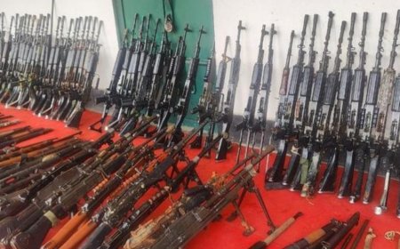 छत्तीसगढ़ विधानसभा को बताया गया है कि 2020 से माओवादियों से 989 हथियार जब्त या बरामद किए गए हैं।
