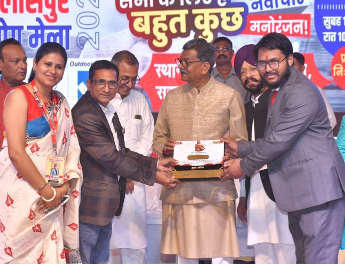 मेले में विभिन्न वर्गों को एक मंच पर जोड़ना सराहनीय पहल चरणदास महंत  बीएनआई व्यापार एवं उद्योग मेले में रोजगार मेला और शार्क टैंक बने आकर्षण