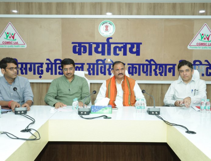 स्वास्थ्य मंत्री श्याम बिहारी जायसवाल ने सीजीएमएससी की समीक्षा बैठक में दिए महत्वपूर्ण निर्देश...दवाइयों की समय पर आपूर्ति  की जाए सुनिश्चित, लापरवाही पर होगी आवश्यक कार्रवाई