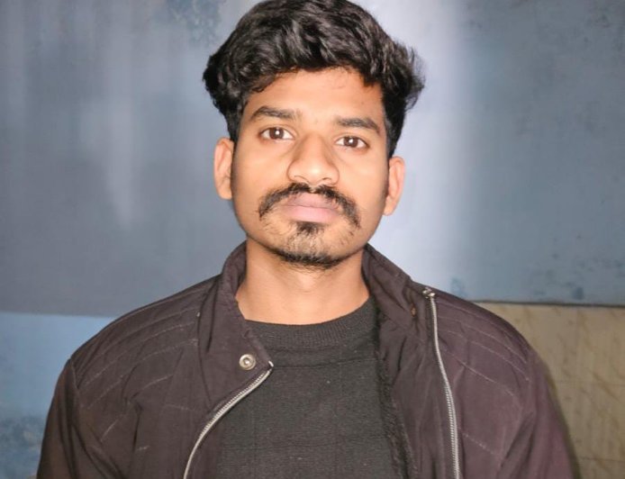 सोशल मीडिया में निजी फोटो वायरल आरोपी गिरफ्तार...आईटी एक्ट के तहत तोरवा पुलिस ने आरोपी को कोर्ट में पेश किया।