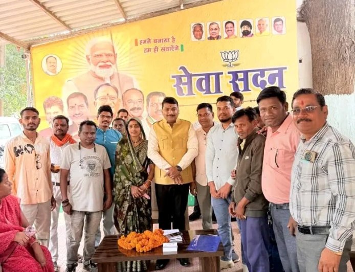 भाजपा अनुसूचित जाति मोर्चा के मंडल महामंत्री गोपीचंद सूर्यवंशी ने बेलतरा विधायक सुशांत शुक्ला से लिया आशीर्वाद