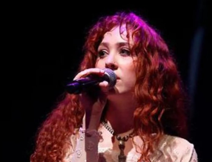 एपस्टीन विवाद के बाद चैपल रोआन ने केसी वासरमैन के नेतृत्व वाली टैलेंट एजेंसी छोड़ दी।