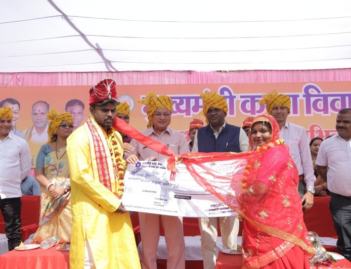 कोरबा में गूंजी शहनाई, जोड़ों ने थामा जीवनभर का साथ...मुख्यमंत्री कन्या विवाह योजना से 260 जोड़ों को मिला सुखद दांपत्य का आशीर्वाद