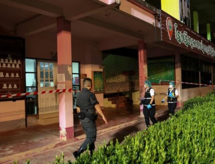 थाईलैंड में स्कूल में हुई गोलीबारी में एक शिक्षक की मौत हो गई।