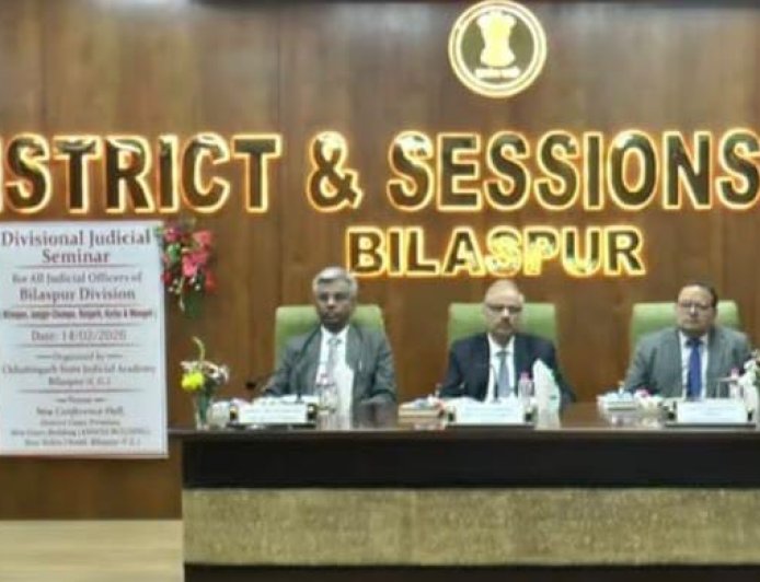 छत्तीसगढ़ राज्य न्यायिक अकादमी द्वारा संभागीय न्यायिक सेमिनार आयोजित...वैधानिक प्रावधानों और स्थापित विधिक सिद्धांतों के मार्गदर्शन में ही न्यायिक विवेक का प्रयोग होना चाहिए : मुख्य न्यायाधीश रमेश सिन्हा