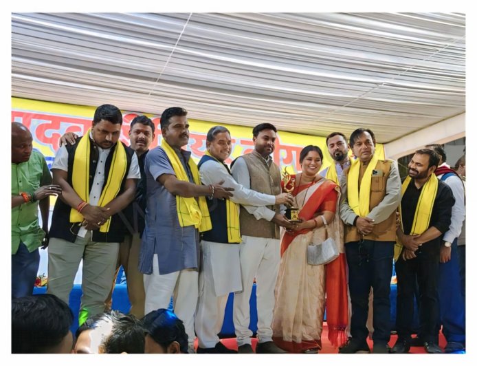 *YPL सीजन-1 का समापन, अखिल भारतवर्षीय यादव महासभा के जिलाध्यक्ष अखिलेश यादव द्वारा उतारी गई ‘महामाया 11’ रही चर्चा का केंद्र हार जीत से ऊपर उठकर समाज हित का दिया टीम ने सन्देश* 