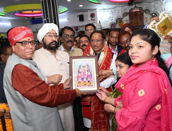 मुख्यमंत्री विष्णुदेव साय ने महालक्ष्मी मंदिर में की पूजा-अर्चना, प्रदेशवासियों की सुख-समृद्धि कामना की