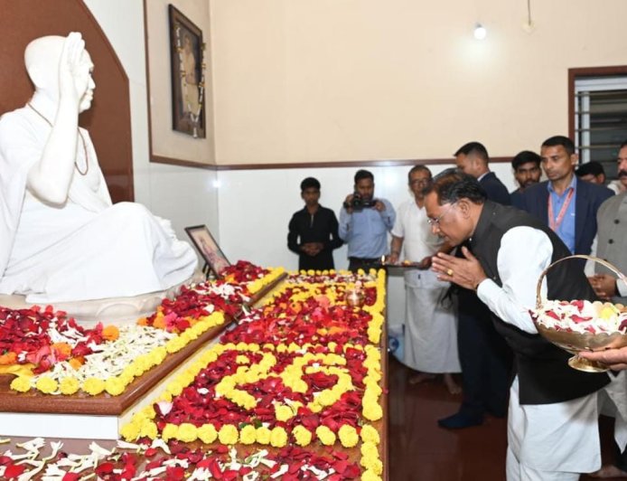 आध्यात्मिक मूल्यों एवं संस्कारों की पाठशाला है अघोर गुरु पीठ बनोरा : मुख्यमंत्री विष्णुदेव साय...रायगढ़ प्रवास के दौरान अघोर गुरु पीठ पहुंचे मुख्यमंत्री, गुरु दर्शन कर लिया आशीर्वाद