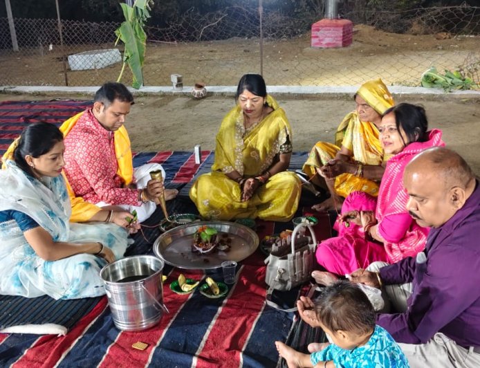 महाशिवरात्रि पर उमड़ा आस्था का सैलाब शिव आराधना महोत्सव के द्वितीय दिवस पूजन हेतु लगी रही श्रद्धालुओं की भीड़