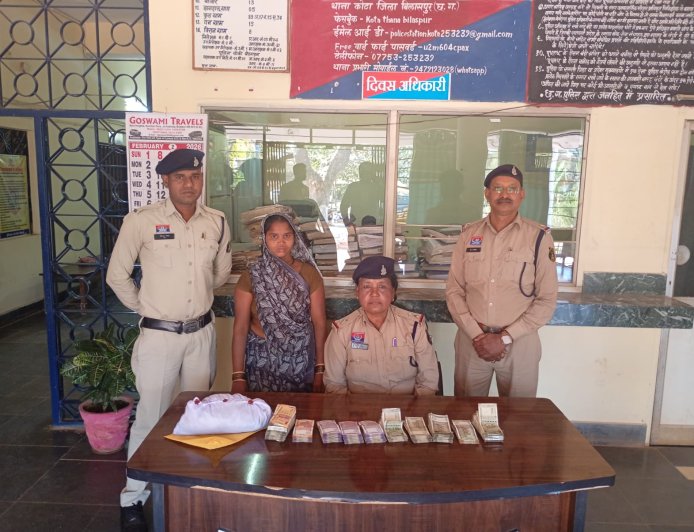 वर्मा मोहल्ला गनियारी में पुलिस रेड,900 ग्राम गांजा व नकदी सहित महिला को कोटा पुलिस ने किया गिरफ्तार