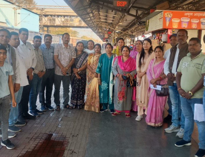 जिला पंचायत बिलासपुर का प्रतिनिधिमंडल सात दिवसीय आवासीय प्रशिक्षण हेतु मुंबई रवाना