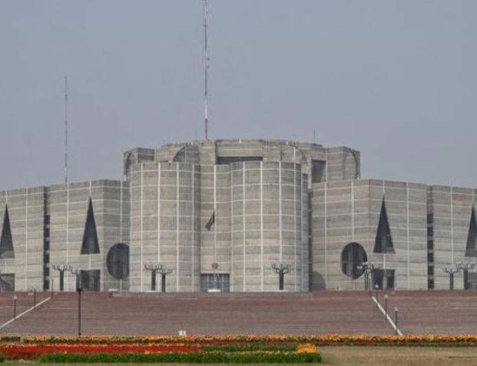 बीएनपी सदस्यों ने सांसद के रूप में शपथ ली; पार्टी का कहना है कि वे मौजूदा संविधान में बदलाव के लिए शपथ नहीं लेंगे।