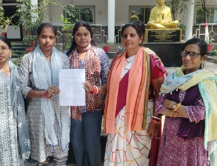 चार माह से मानदेय नहीं मिलने पर मितानिन प्रशिक्षक व समन्वयकों ने सांसद से लगाई गुहार