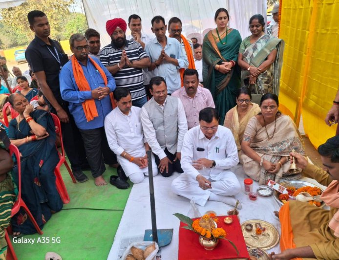 कोरबा के वार्ड क्र. 28 एवं 27 में होंगे 72 लाख रू. के नये विकास कार्य उद्योग मंत्री लखनलाल देवांगन एवं महापौर संजूदेवी राजपूत ने किया विकास कार्यो का भूमिपूजन