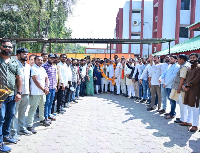 *केंद्रीय राज्य मंत्री तोखन साहू ने मुंगेली नाका स्थित संसदीय कार्यालय में किया जनदर्शन; मुख्य न्यायाधीश की माताजी को दी श्रद्धांजलि