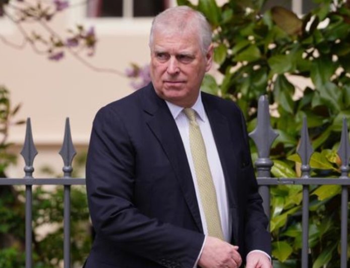 एपस्टीन से जुड़े मामले में पूर्व राजकुमार एंड्रयू को 'जांच के तहत रिहा' कर दिया गया है।