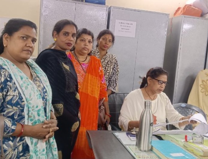 छत्तीसगढ़ आंगनवाडी कार्यकर्ता सहायिका संघ का तीन सूत्रीय मांगों को लेकर 2 दिवसीय धरना प्रदर्शन