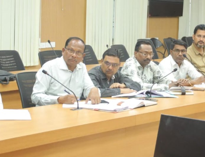 समय-सीमा में कार्य पूर्ण कराने के साथ भुगतान करना सुनिश्चित करें एजेंसी...कलेक्टर ने निर्माण एजेंसी की बैठक लेकर की कार्यों के प्रगति की समीक्षा...पीएमजनमन के कार्यां को मार्च तक पूर्ण करने के निर्देश...निर्माण कार्यों में गुणवत्ता का ध्यान रखने और साइट का विजिट करने के दिए निर्देश