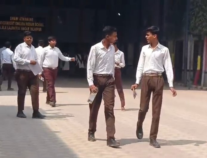 10वीं बोर्ड परीक्षा की शुरुआत हिंदी पेपर आसान, पहले दिन छात्रों में दिखा आत्मविश्वास