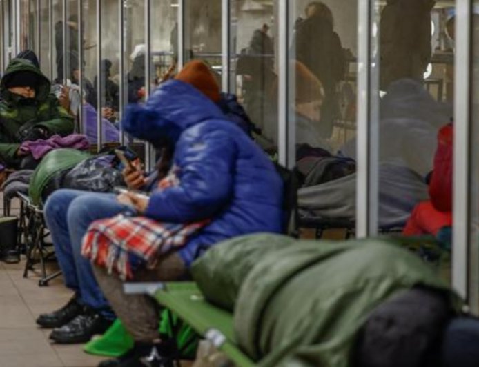 रूसी आक्रमण की वर्षगांठ से पहले यूक्रेन की राजधानी पर मिसाइलों से हमला किया गया