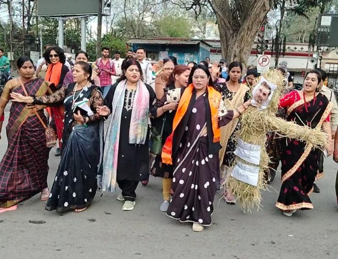 एआई इंपैक्ट समिट विवाद बिलासपुर में भाजपा महिला मोर्चा का प्रदर्शन, राहुल गांधी का पुतला दहन
