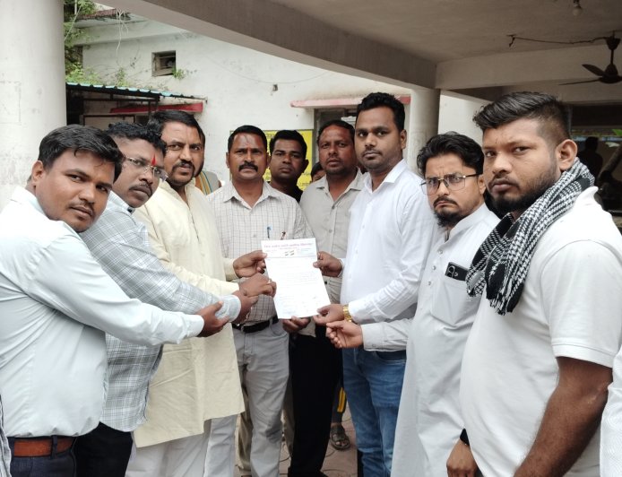 तिफरा जोन में बैनर हटाने पर भेदभाव का आरोप,भाजपा के पोस्टर कई दिन तक सुरक्षित, कांग्रेस के तुरंत हटे निगम पर पक्षपात के आरोप