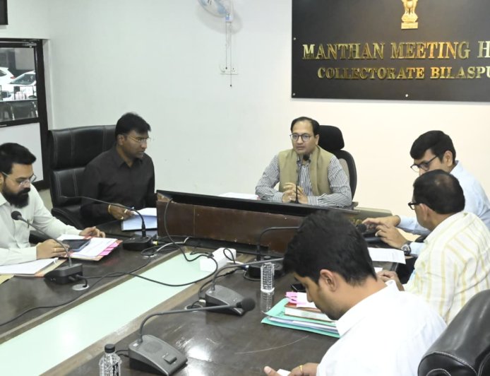 कलेक्टर संजय अग्रवाल की अध्यक्षता में टीएल बैठक सम्पन्न...गर्मी पूर्व पेयजल प्रबंधन, जनगणना की तैयारी और शिकायतों के त्वरित निराकरण पर विशेष जोर