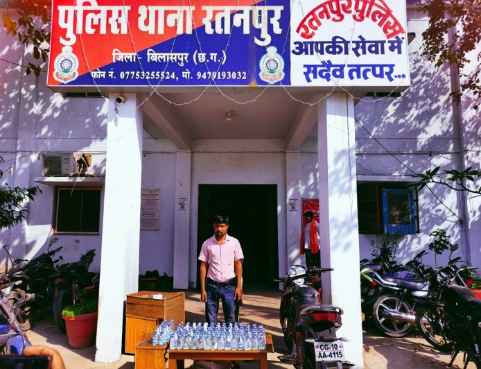 आदतन शराब कोचिये पर रतनपुर पुलिस का प्रहार, 110 पाव देशी शराब व मोटरसाइकिल जप्त