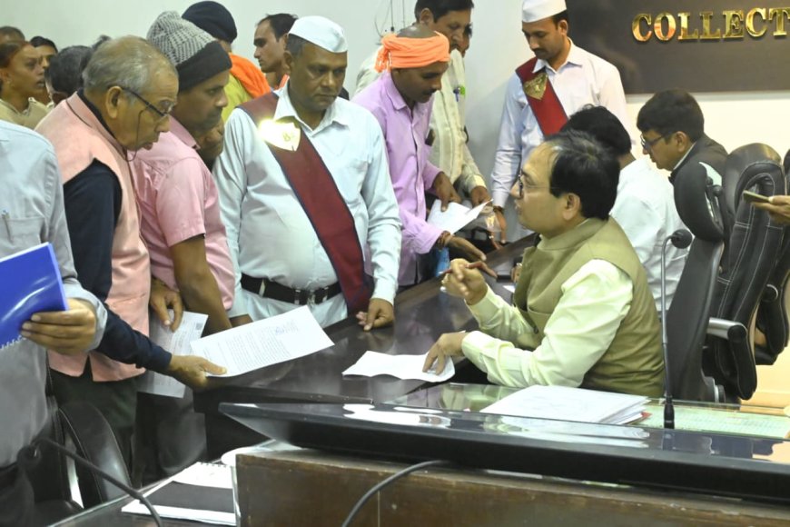 जनदर्शन में कलेक्टर ने सुनी लोगों की समस्याएं