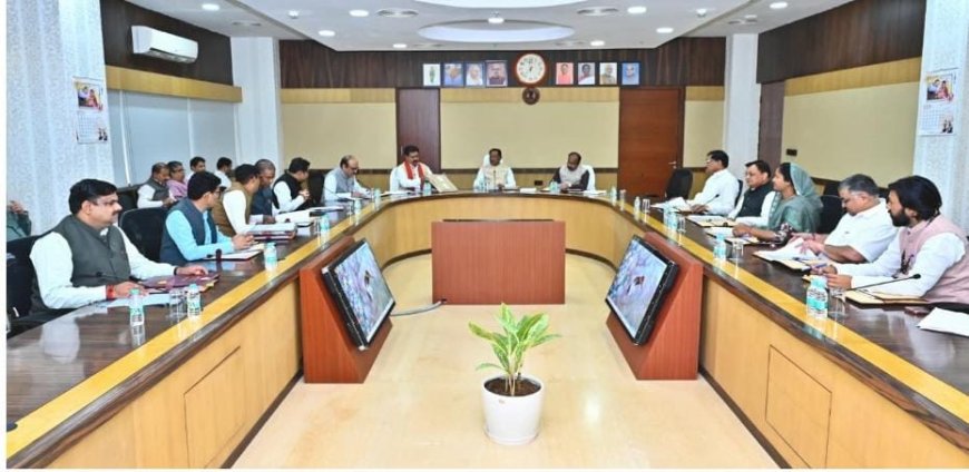 मुख्यमंत्री श्री विष्णु देव साय की अध्यक्षता में आज यहां मंत्रालय महानदी भवन में आयोजित कैबिनेट की बैठक में अनेक महत्वपूर्ण निर्णय लिए गए -